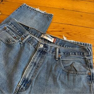 Levi’s 550 Relaxed Fit Jeans. 36  32